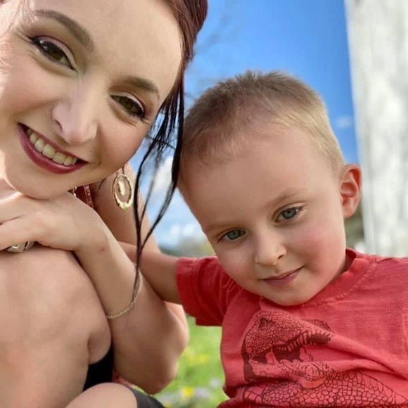 Meet your Posh Ambassador, Sarah 🌸💕 - Picture 5 of 6